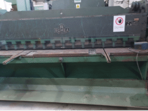 Cesoia a ghigliottina Romea 3030×5 mm