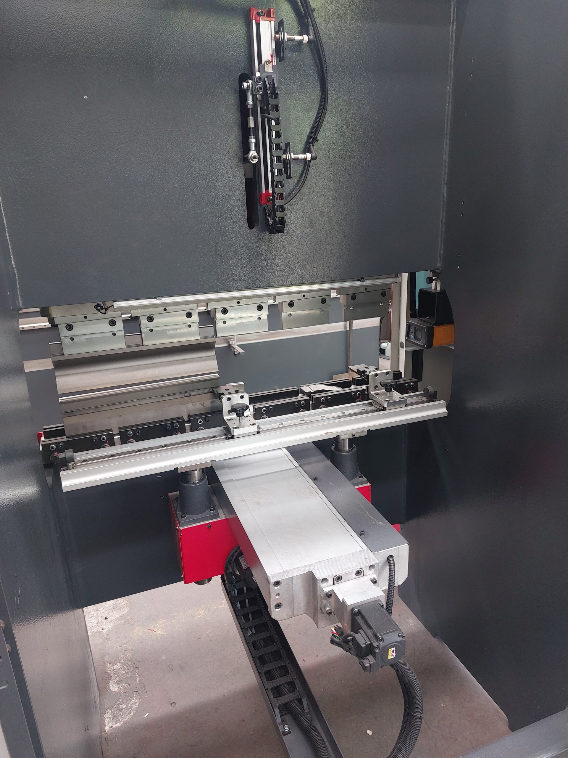 Piegatrice elettrica Mod. DDS 2090 – 900×20 ton