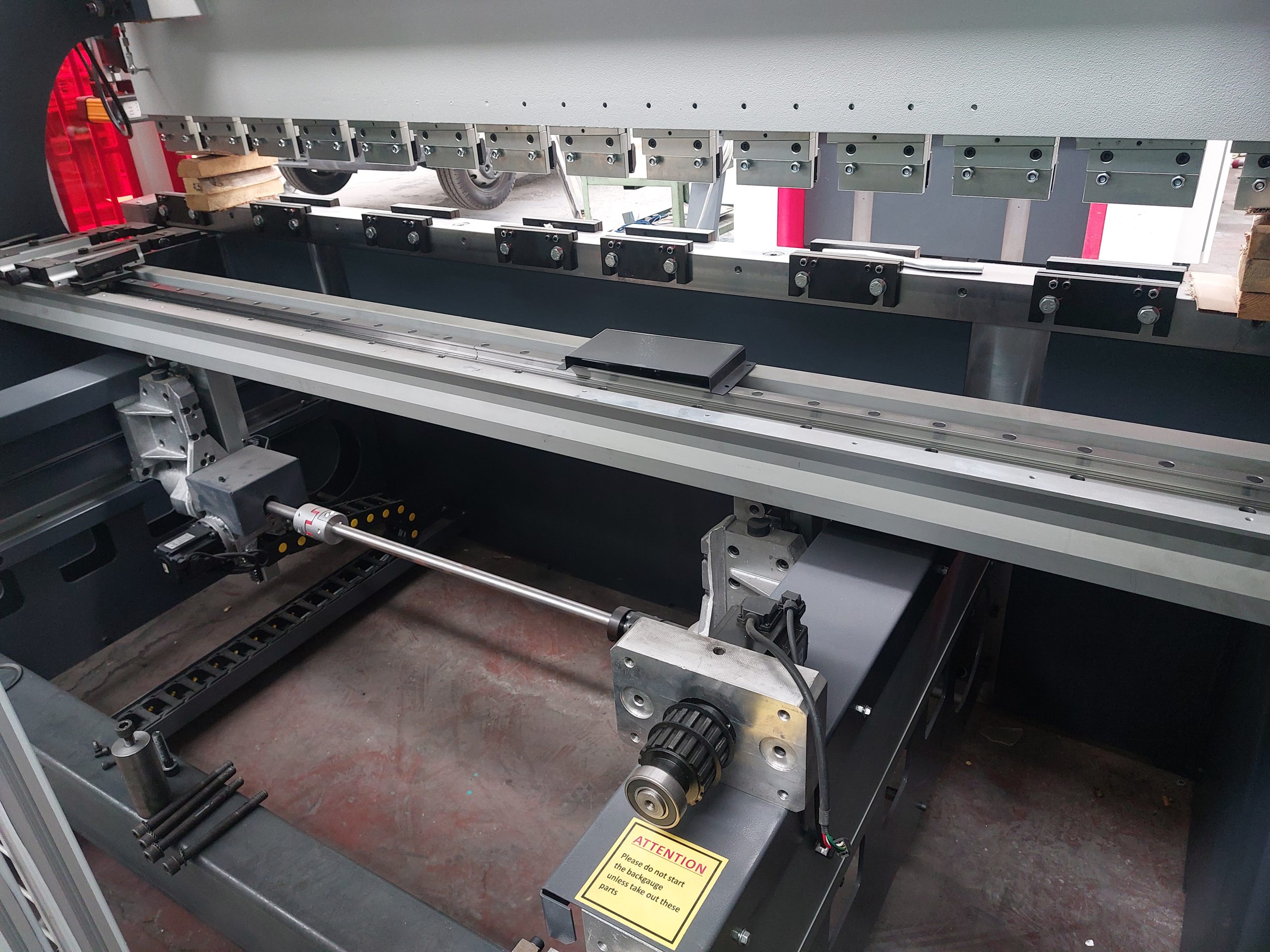 Pressa piegatrice idraulica XL 3020×100 Ton CNC Esa 875 Nr.4 Assi controllati: Y1-Y2-X-R