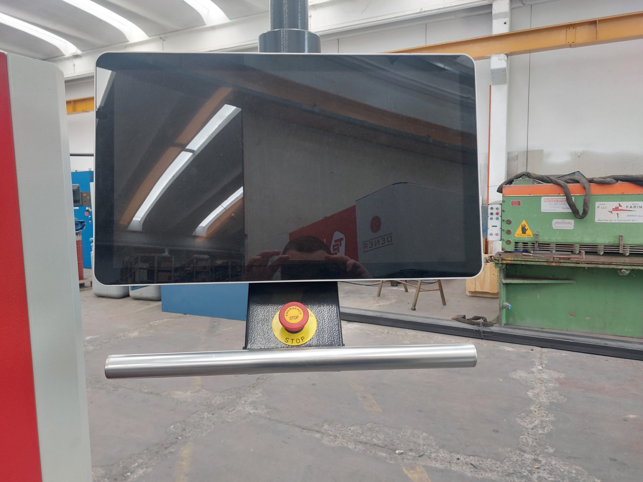 Pressa piegatrice idraulica XL 3020×100 Ton CNC Esa 875 Nr.4 Assi controllati: Y1-Y2-X-R