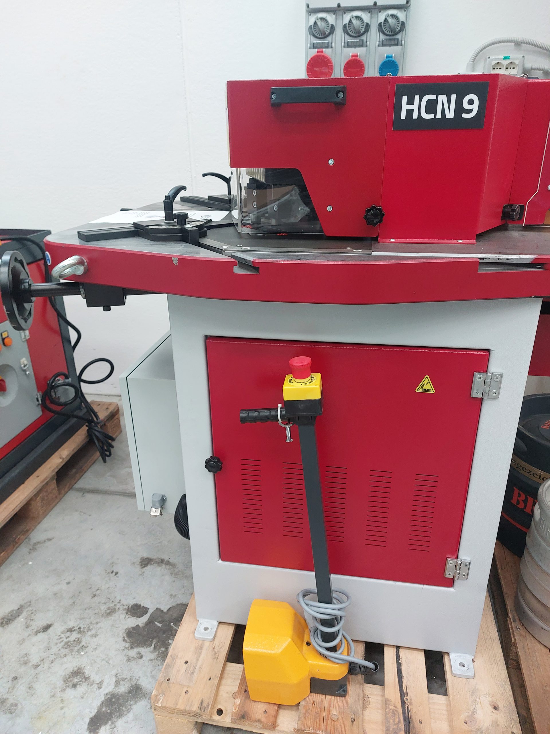 Scantonatrice angolo variabile 220×6 mm a doppia stazione NUOVA