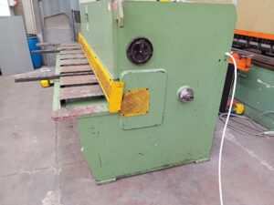 Cizalla hidráulica tipo guillotina Omag 3000×4 mm