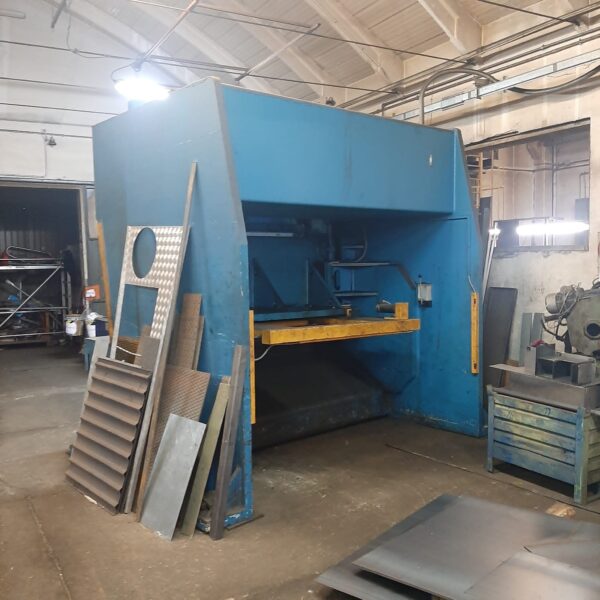 Cesoia a ghigliottina meccanica 1600×20 mm