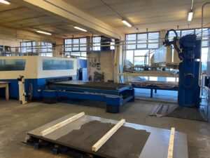 قطع بالليزر Trumpf Trulaser 3530 - 3000×1500 مم - قوة 4000 واط مكتمل بأتمتة تحميل وتفريغ الصفائح المعدنية "LiftMaster"